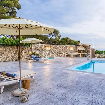Anastasia Villa *