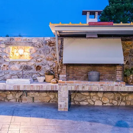 Anastasia Stone House * Agalás